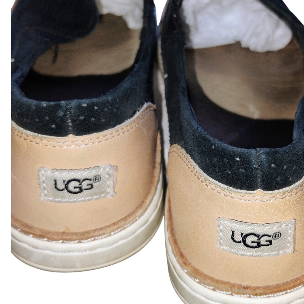 New Cond. UGG Women's Slip On Loafers Suede Black Comfort Walking Shoes Size 7.5 - Picture 2 of 5